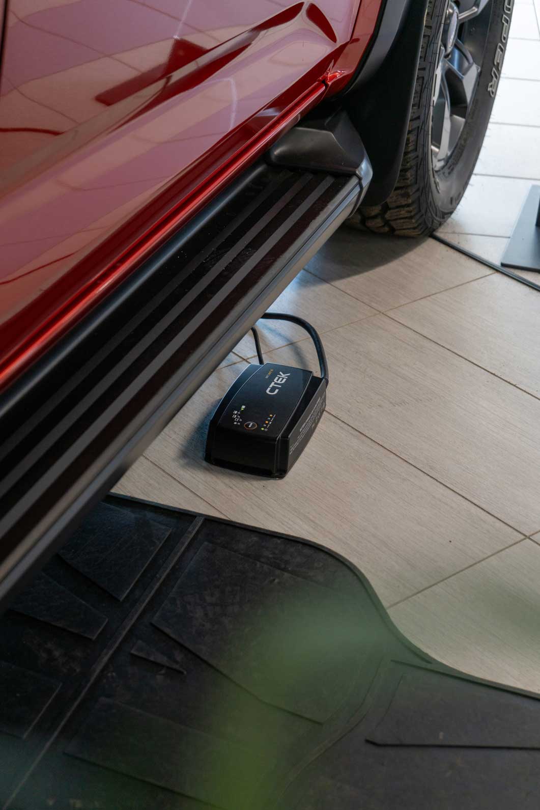 NXT 15 høytytende lader koblet til bil