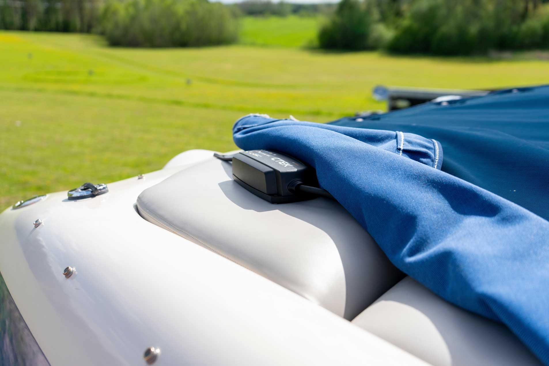 NXT 5 12V batterilader fra CTEK