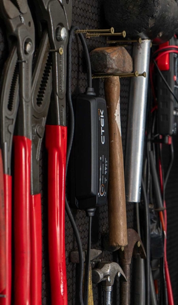 NXT 5 12V batterilader fra CTEK